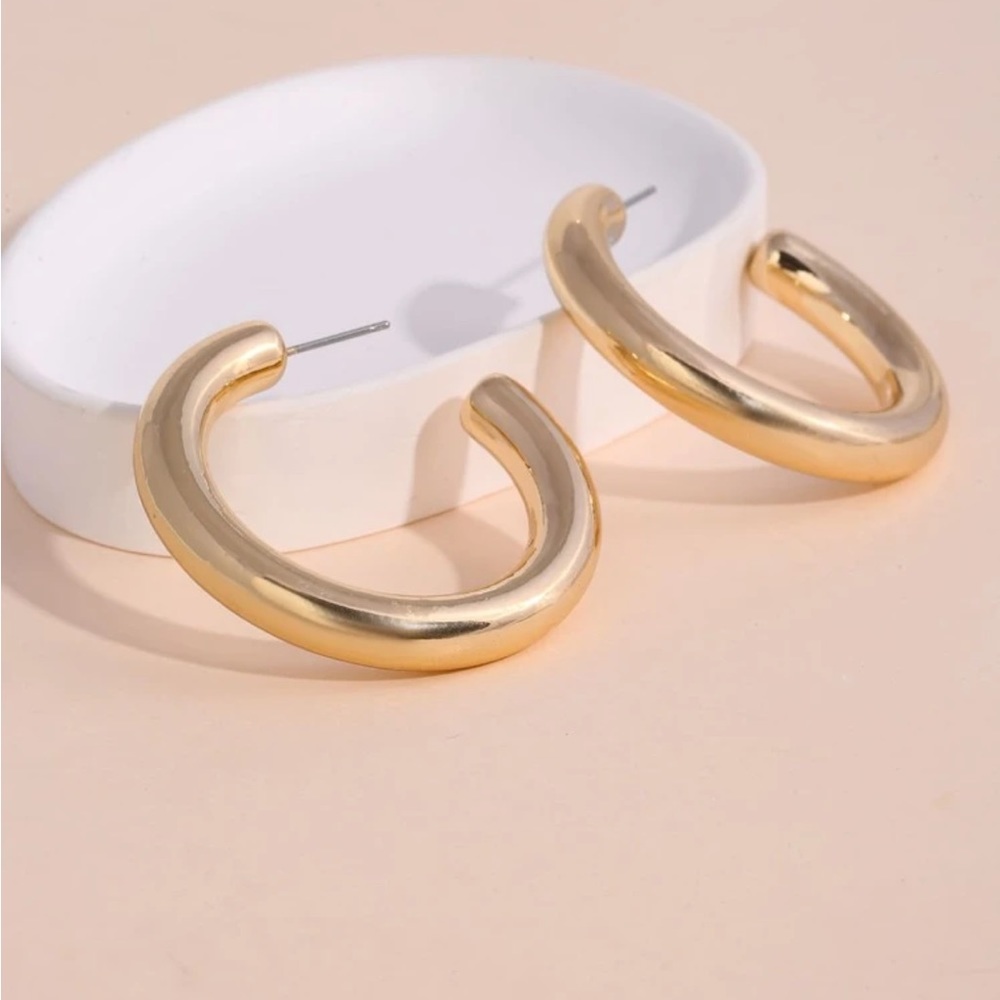 Chunky gold hoop earrings